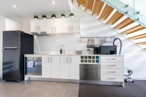 Bright Loft-Style Apartment with Gorgeous View Canberra